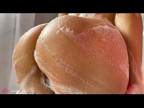 ❤️ Brunetka masturbira pičko z vibratorjem do intenzivnega orgazma pod tušem ❤️ Porno pri nas