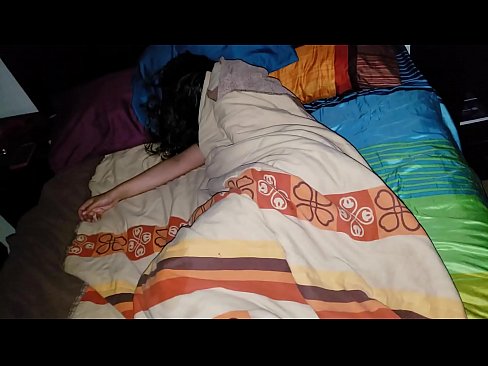 ❤️ Stepson berači svojo mlado mačeho, medtem ko ona spi. ❤️ Porno pri nas